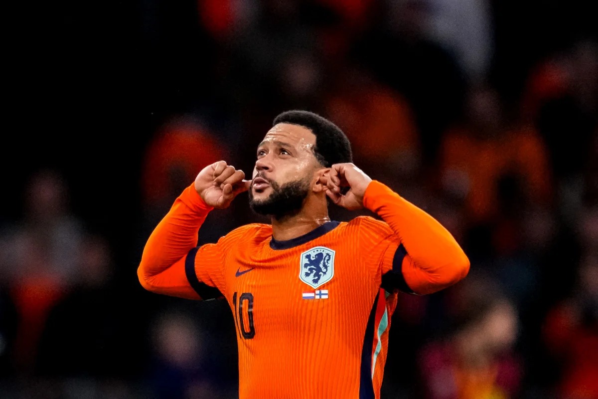 Depay faz história em goleada da Holanda e se torna maior assistente e artilheiro da seleção