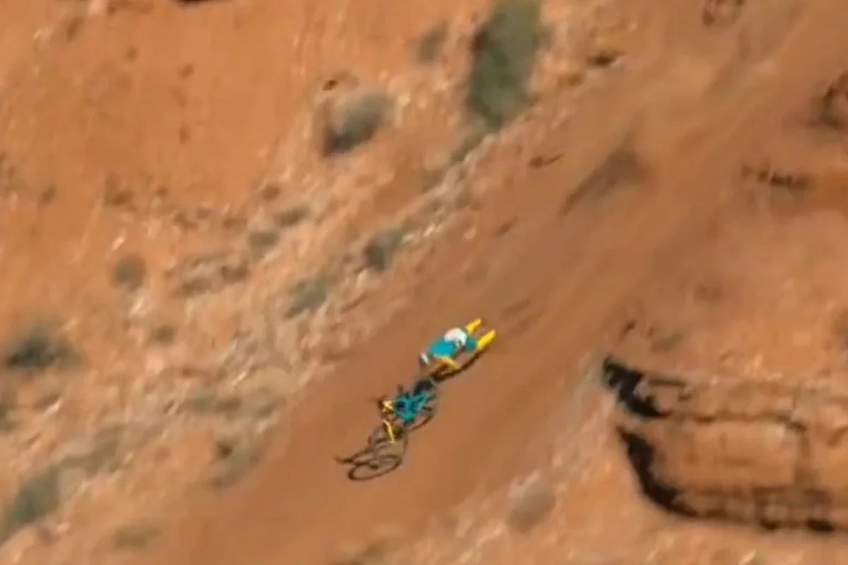 Vídeo chocante: ciclista cai de penhasco nos EUA ao tentar manobra extrema no Red Bull Rampage