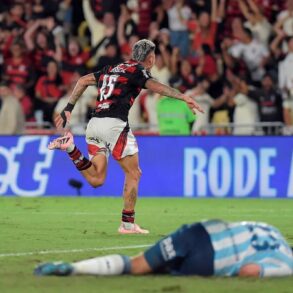 Com gol no fim, Flamengo vence Racing na semifinal da Libertadores e leva vantagem para a Argentina