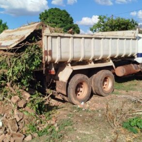 Motorista é Flagrado Descartando Entulhos em Área