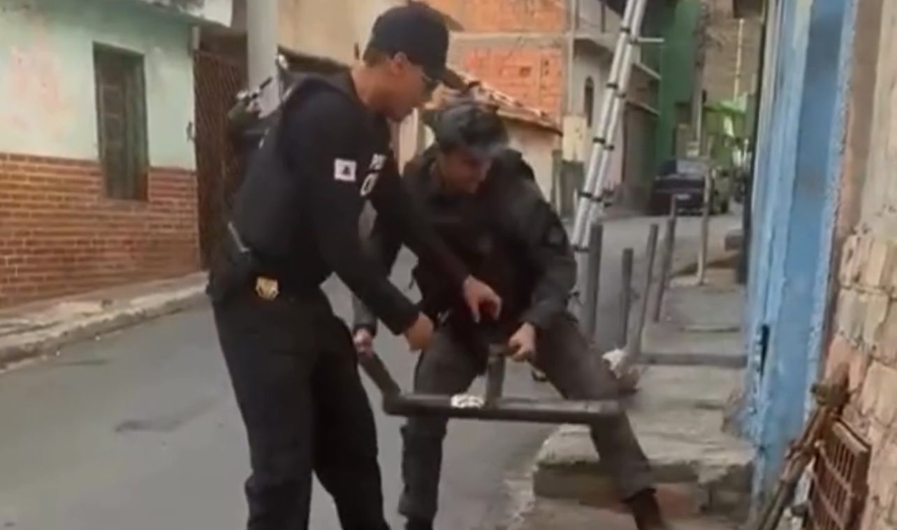 Dois homens são presos em operação contra o tráfico de drogas