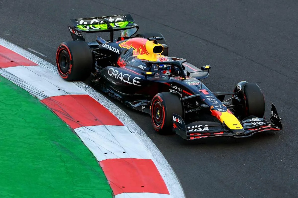 Verstappen ignora pressão, lidera TL2 no México e deixa Leclerc para trás