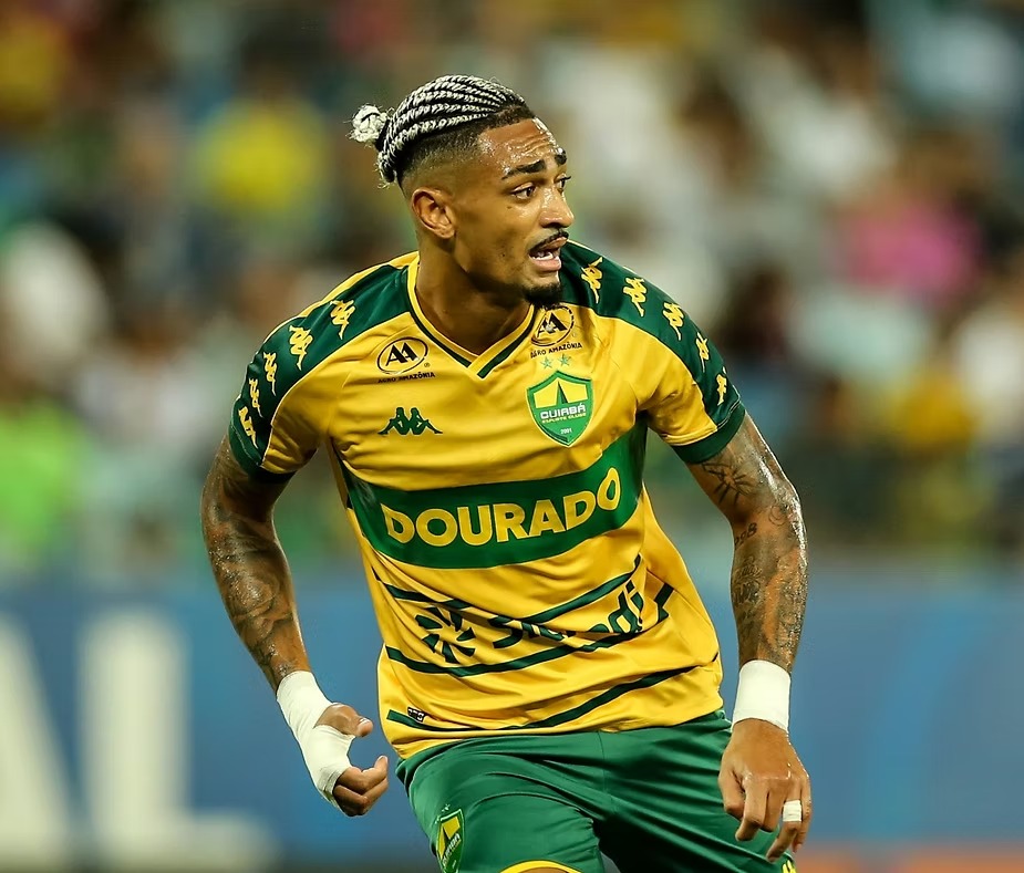 Derik Lacerda brilha no Sport e entra na mira do Bahia para 2026; veja o que está em jogo