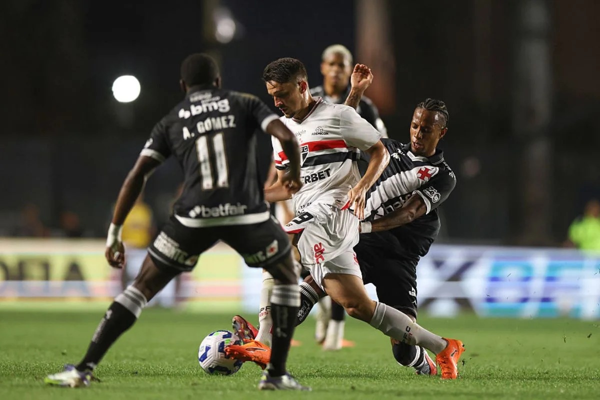 Fim da sequência! Vasco cai diante do São Paulo e gera dúvida sobre futuro de Crespo