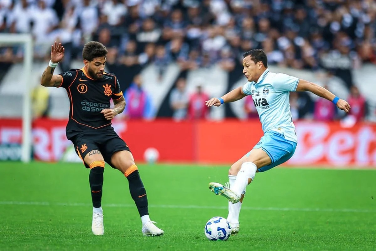 Corinthians bate o Grêmio com autoridade e sobe na tabela do Brasileirão