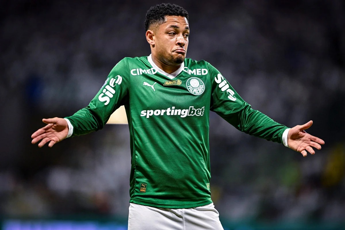 Palmeiras tenta acordo com STJD para liberar Vitor Roque após postagem homofóbica