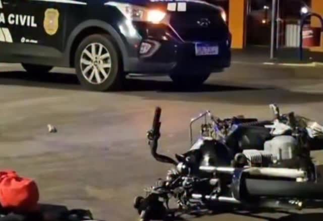 Motociclista Fura Sinal e Colide com Caminhonete