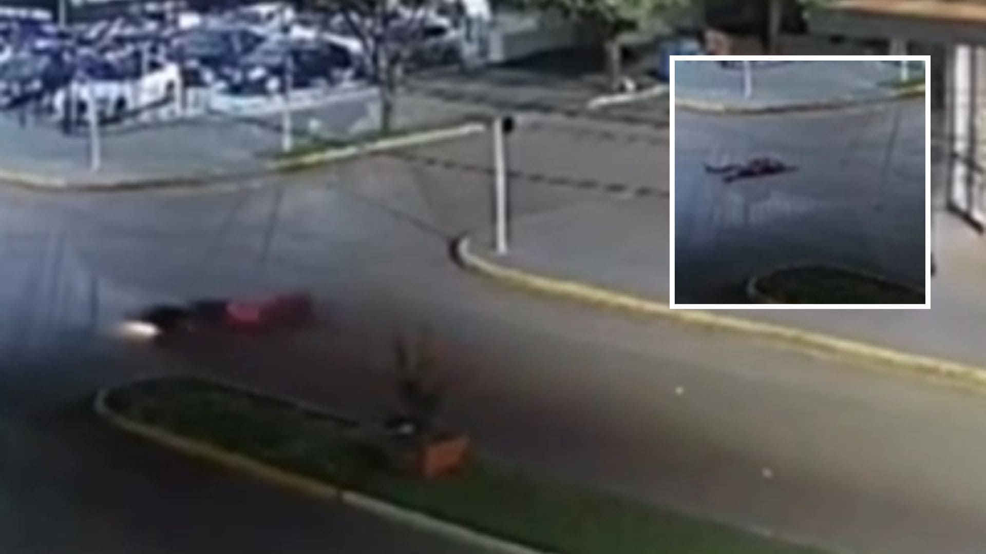 Grávida de gêmeos perde controle da moto e câmeras registram momento do acidente em Lucas do Rio Verde; veja vídeo