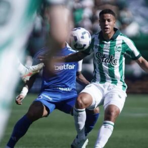 Juventude domina início, mas Cruzeiro reage e arranca empate em jogo elétrico no Jaconi; veja os gols