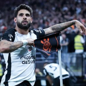 Corinthians marca nos minutos finais, vence o São Paulo e pressiona disputa no meio da tabela; veja os gols