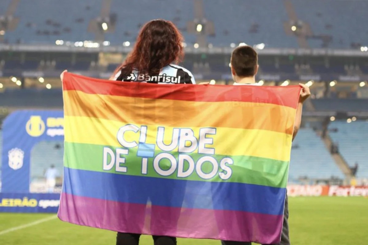 Abel Braga causa polêmica com fala homofóbica e Grêmio reage com recado inclusivo